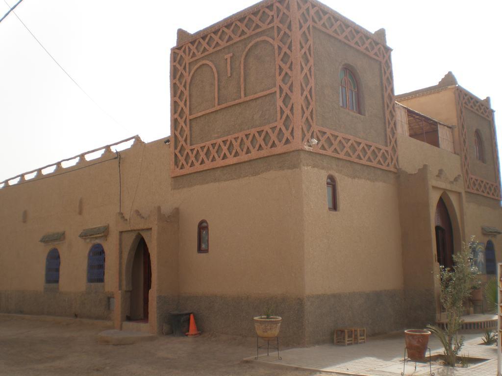 מרזאוגה Riad Aicha & Camel Trekking מראה חיצוני תמונה